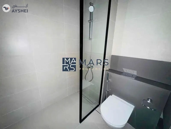Luxury 4 bedroom corner unit with majlis for rent in Robinia just 190k