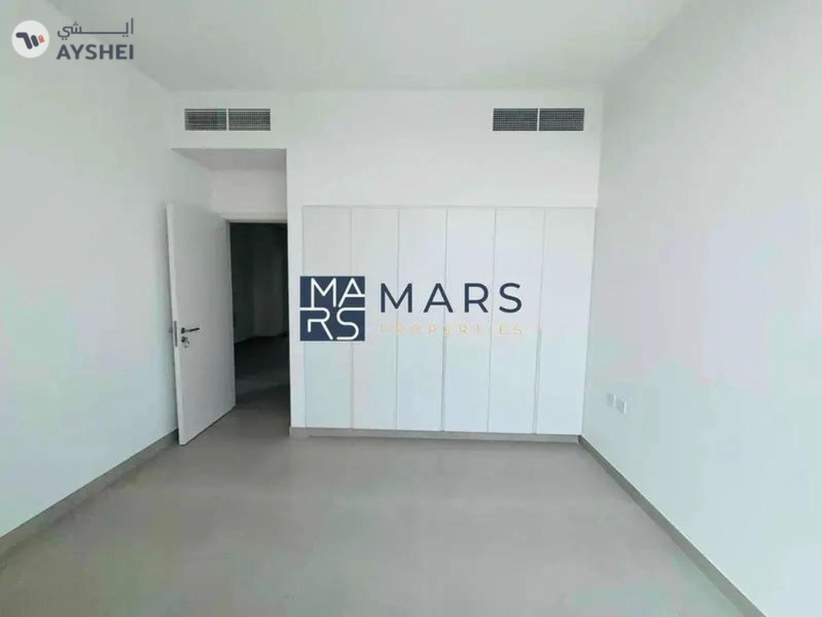 Luxury 4 bedroom corner unit with majlis for rent in Robinia just 190k-15-15