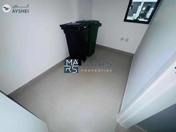 Luxury 4 bedroom corner unit with majlis for rent in Robinia just 190k