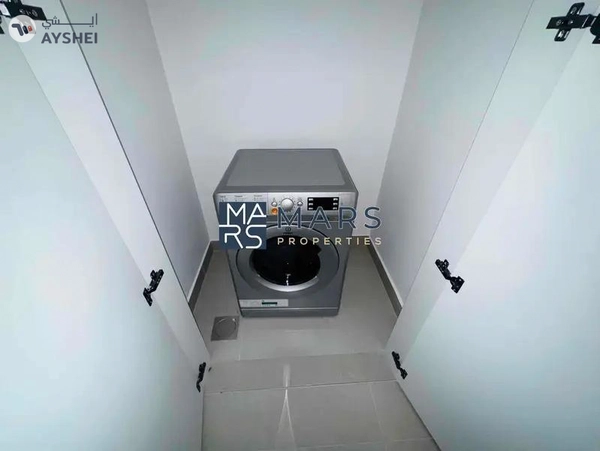 Luxury 4 bedroom corner unit with majlis for rent in Robinia just 190k