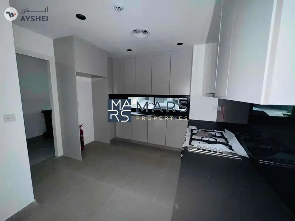 Luxury 4 bedroom corner unit with majlis for rent in Robinia just 190k-21-21