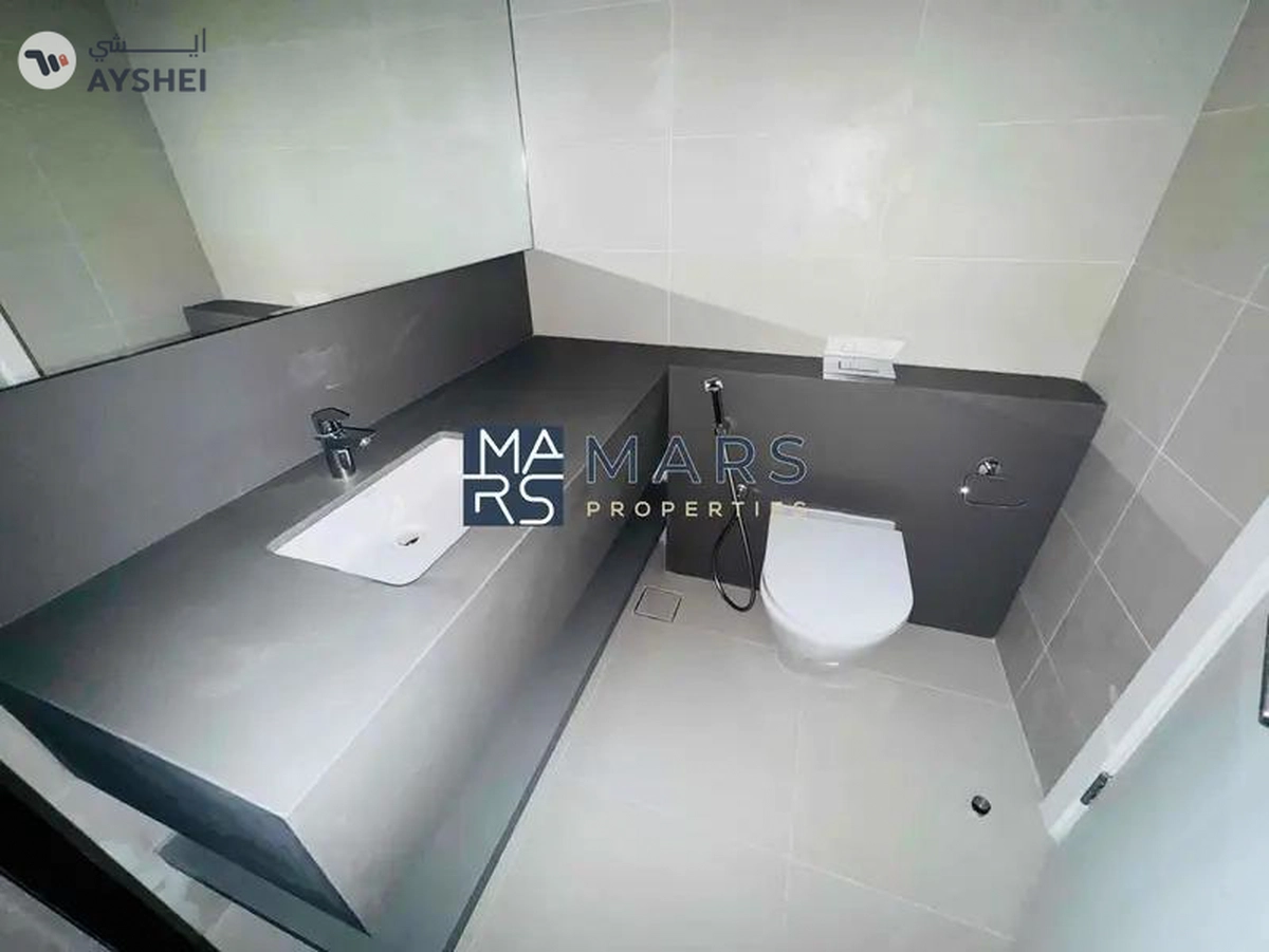 Luxury 4 bedroom corner unit with majlis for rent in Robinia just 190k-22-22