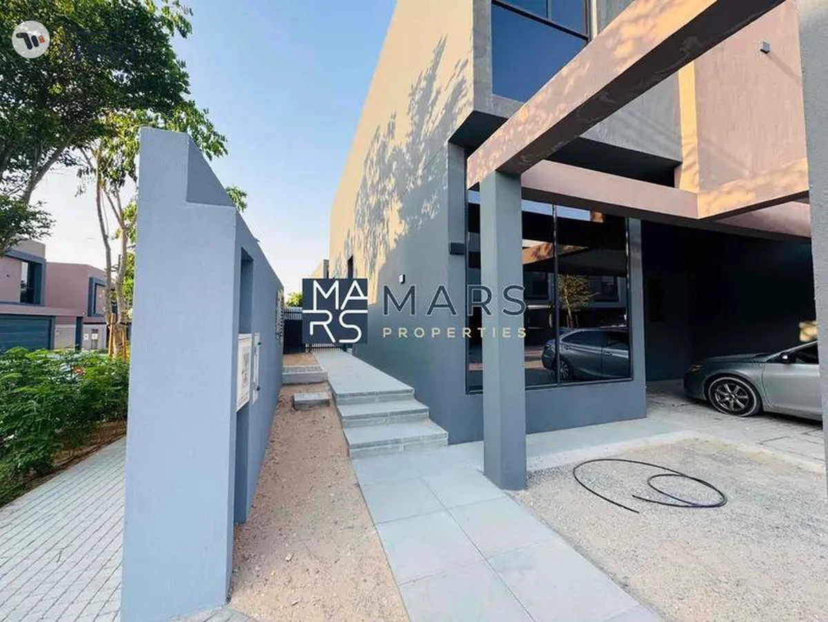 Luxury 4 bedroom corner unit with majlis for rent in Robinia just 190k-4-4