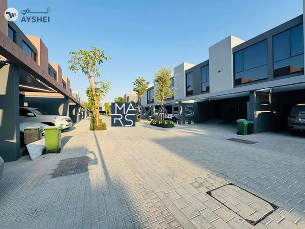 Luxury 4 bedroom corner unit with majlis for rent in Robinia just 190k