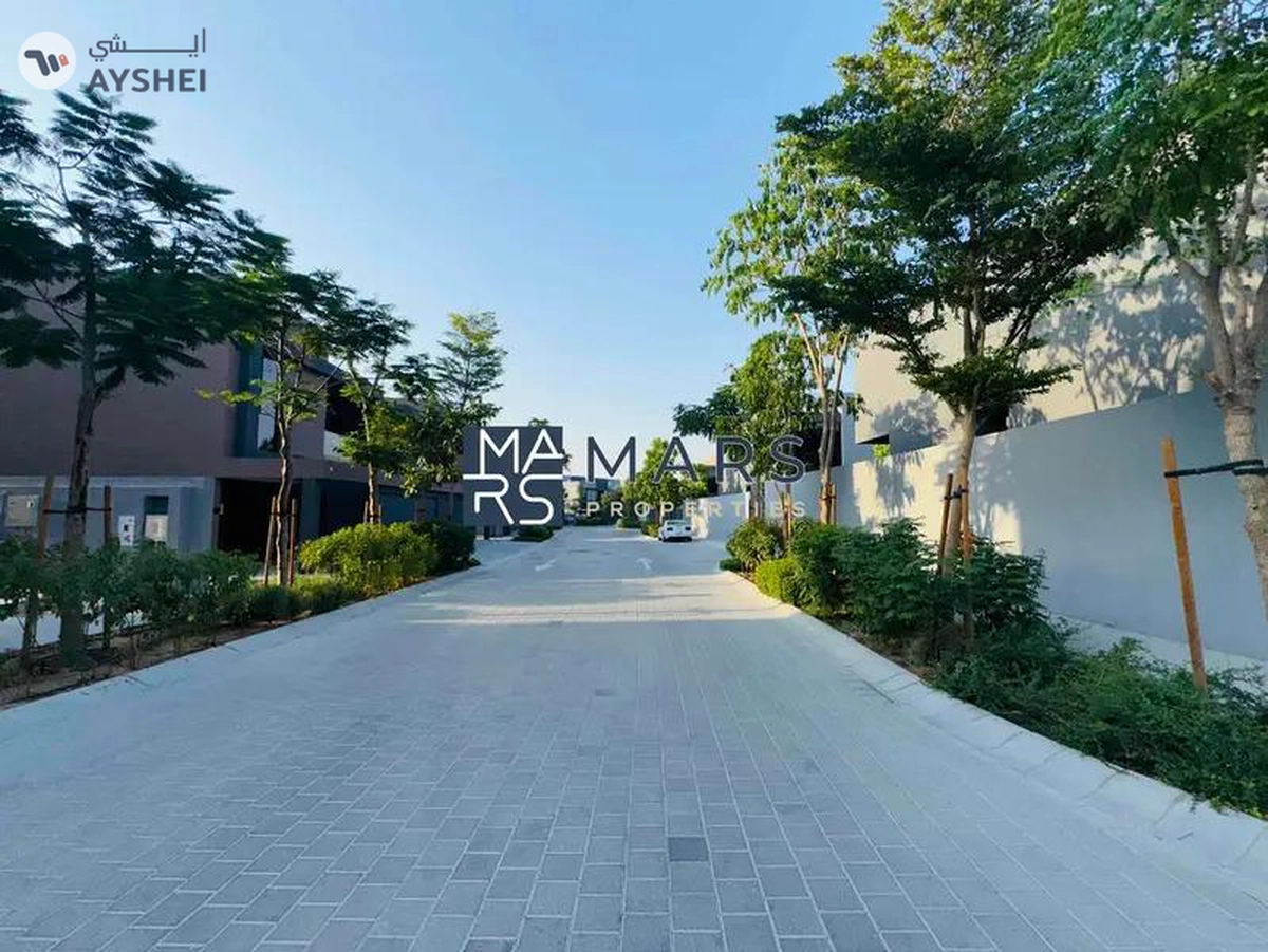 Luxury 4 bedroom corner unit with majlis for rent in Robinia just 190k-6-6