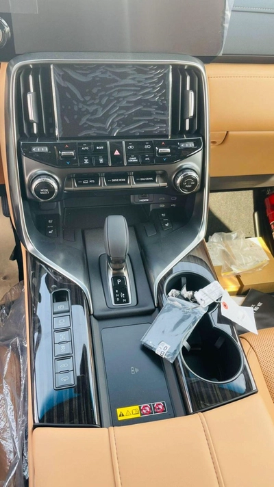 Lexus LX700h Signature-9