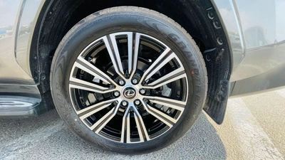 Lexus LX700h Signature-18