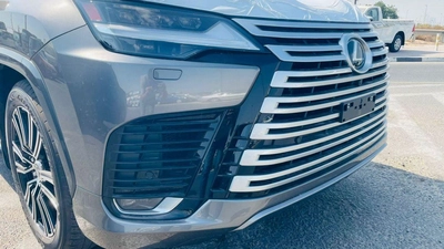 Lexus LX700h Signature-21