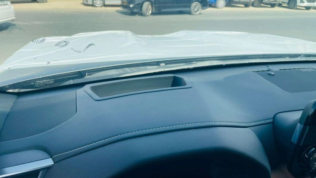 Lexus LX700h Signature-17-0