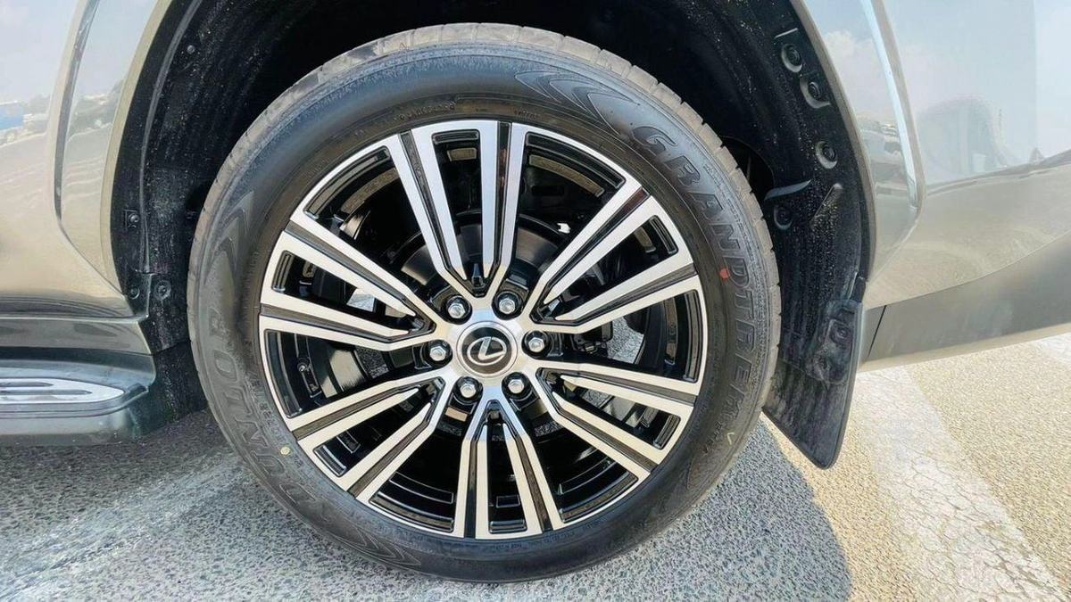 Lexus LX700h Signature-18-0