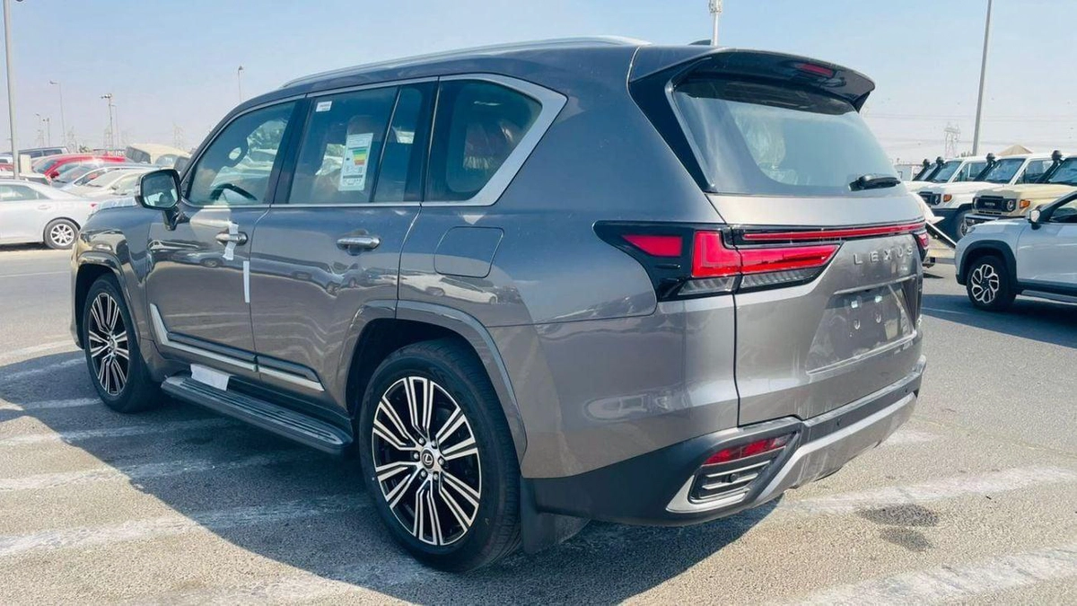 Lexus LX700h Signature-2-0