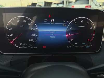 مرسيدس بنز C200 اسود / احمر 2023 (خليجي)-11