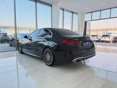 مرسيدس بنز C200 اسود / احمر 2023 (خليجي)-3