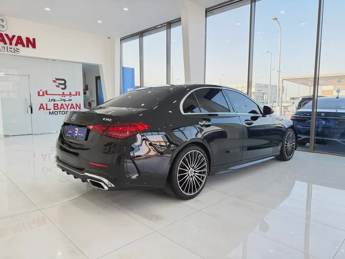 مرسيدس بنز C200 اسود / احمر 2023 (خليجي)-2-2