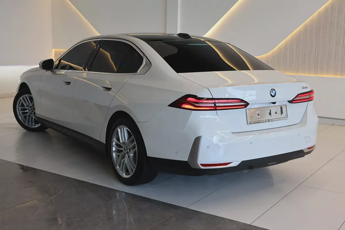 BMW 520i 2026-14000KM- GCC Specs - Pristine Condition-Under warranty  Service-3-3