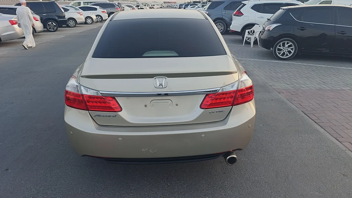 Honda Accord SE 2016 GCC Specs-10-10