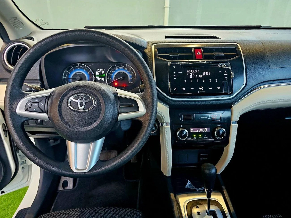 Toyota Rush EX/ PASSENGER 7 SEATS/ LOW MILEAGE-2-2