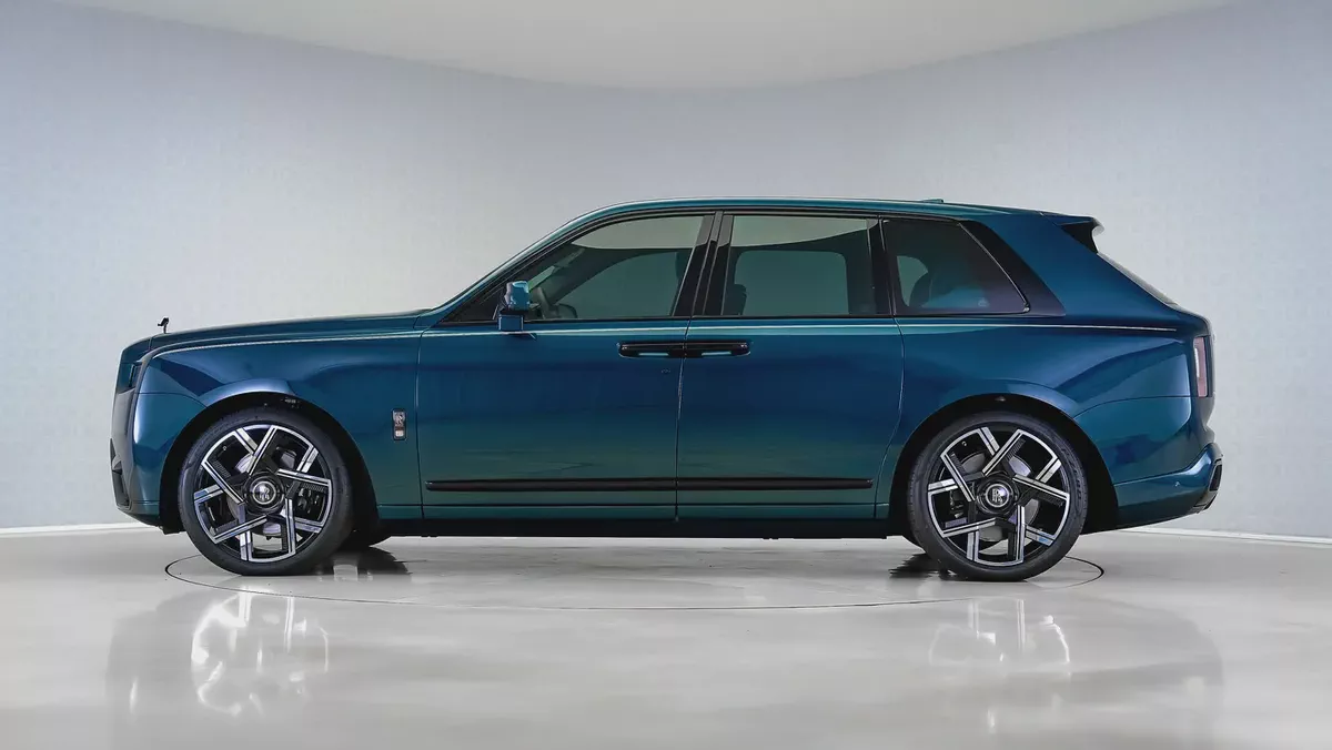 2026 Brand New Rolls-Royce Cullinan Black Badge | GCC Specs | Ultra Luxury | AGMC Warranty & Service-9-9