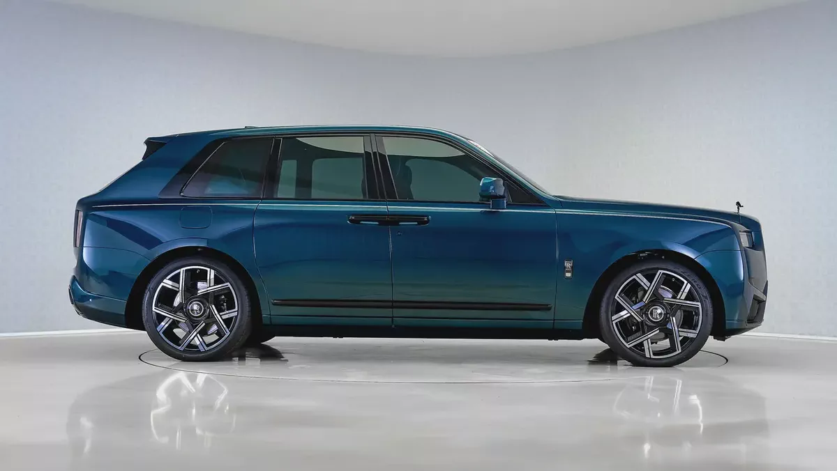 2026 Brand New Rolls-Royce Cullinan Black Badge | GCC Specs | Ultra Luxury | AGMC Warranty & Service-2-2