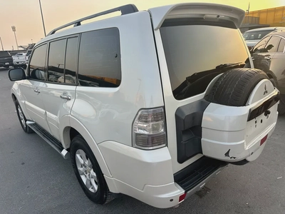 Mitsubshi pajero 2010 white color fullopshin-2