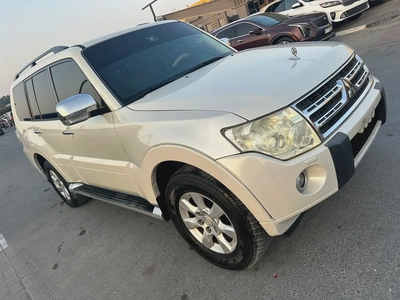 Mitsubshi pajero 2010 white color fullopshin-7