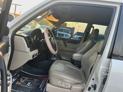 Mitsubshi pajero 2010 white color fullopshin-8