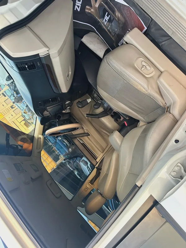 Mitsubshi pajero 2010 white color fullopshin