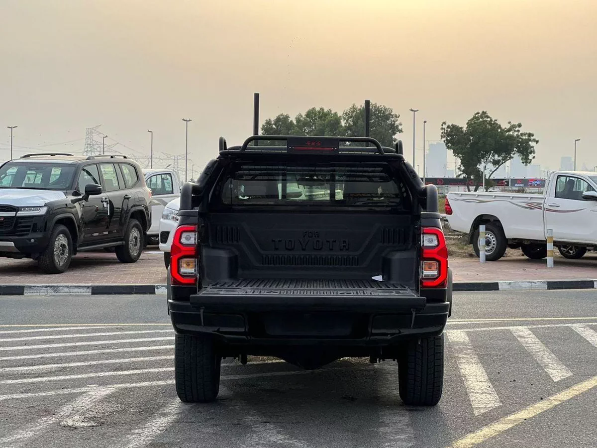 Toyota Hilux ADVENTURE 2021 Toyota Hilux - 2.7L V4 - GCC - Full Automatic Patrol - 4x4 AWD - Off Road Edition-6-0