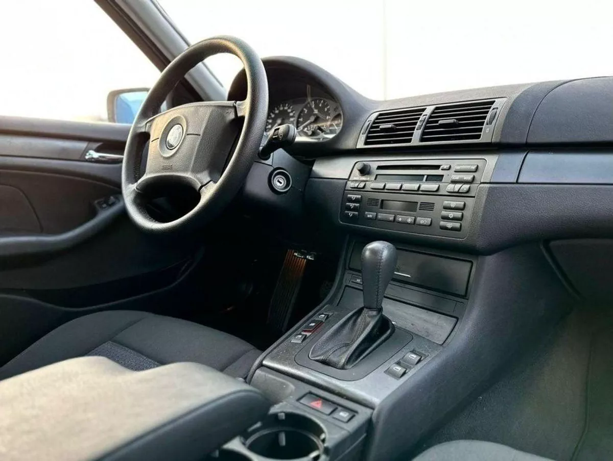 BMW 320i STD BMW 320 low mileage-11-0