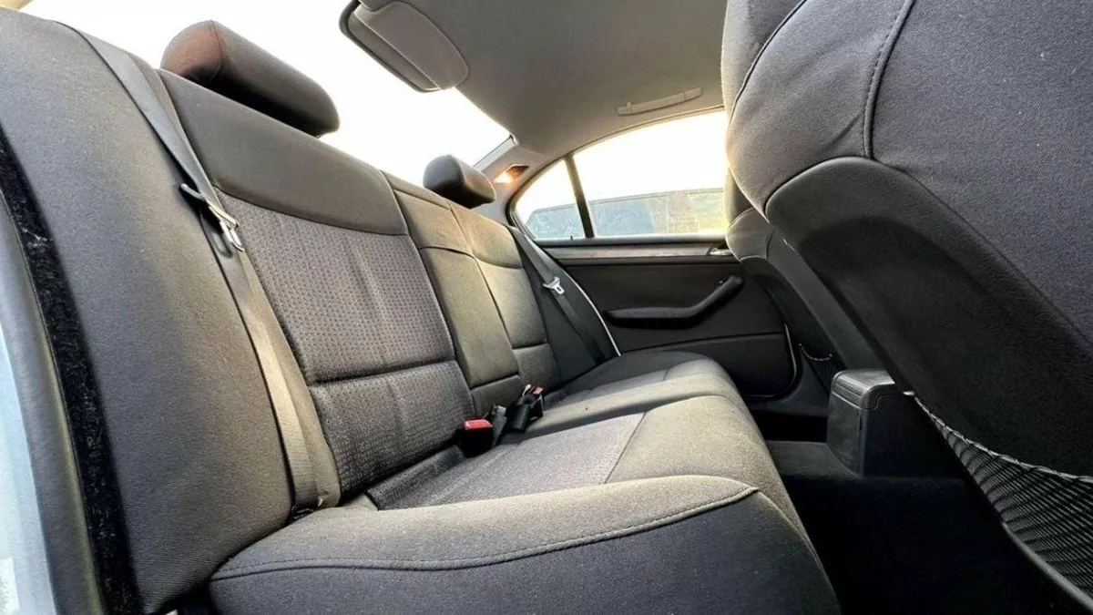 BMW 320i STD BMW 320 low mileage-13-0