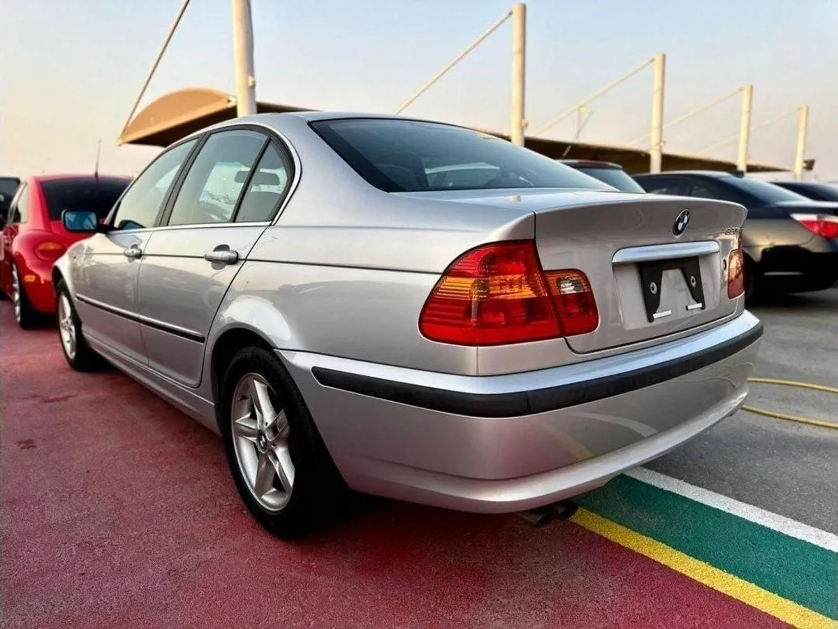 BMW 320i STD BMW 320 low mileage-5-0