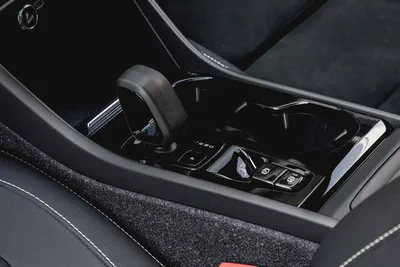 1,959 P.M |  XC40 B4 Ultimate Dark | 0% Downpayment | 2028 WARRANTY-9
