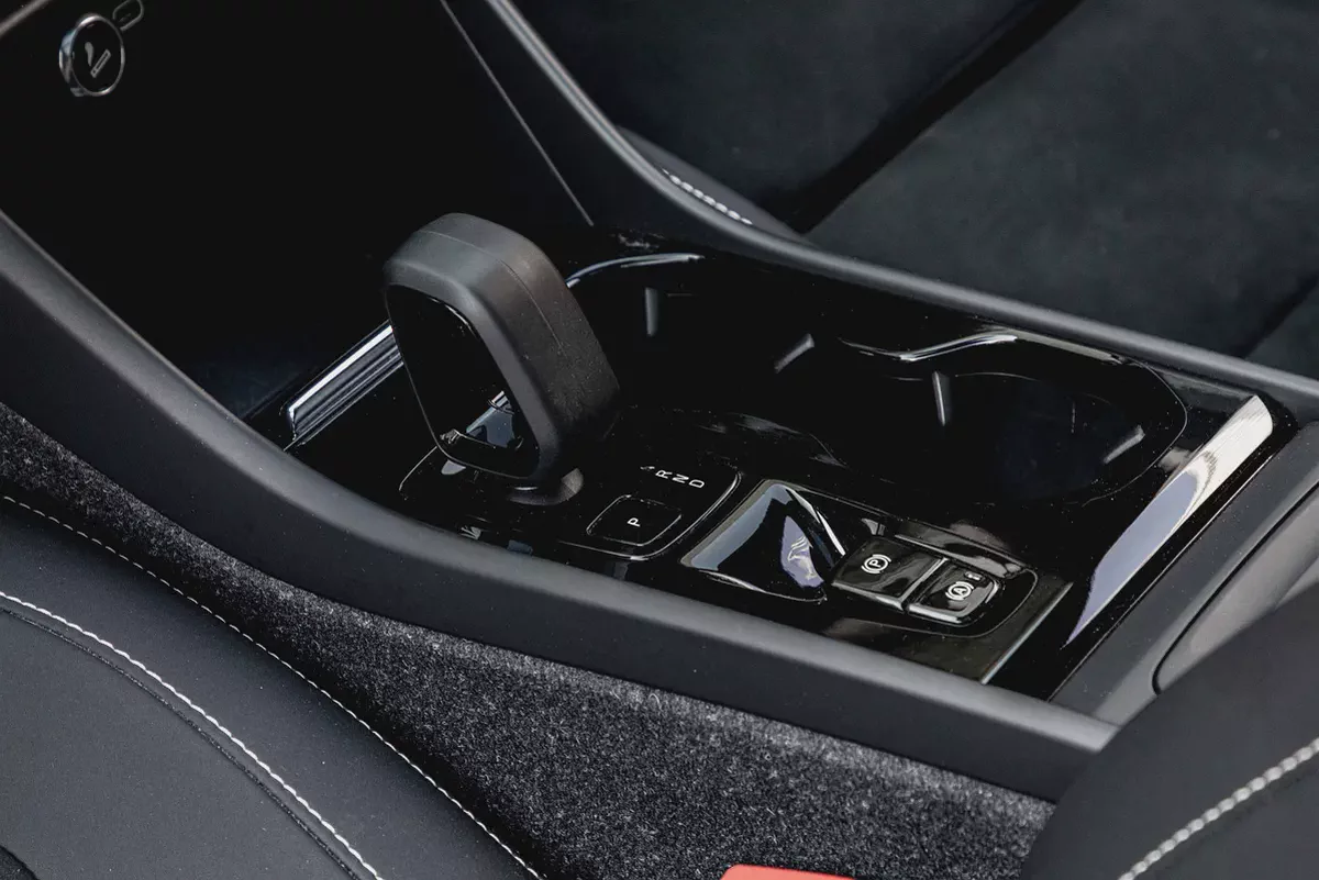 1,959 P.M |  XC40 B4 Ultimate Dark | 0% Downpayment | 2028 WARRANTY-9-9