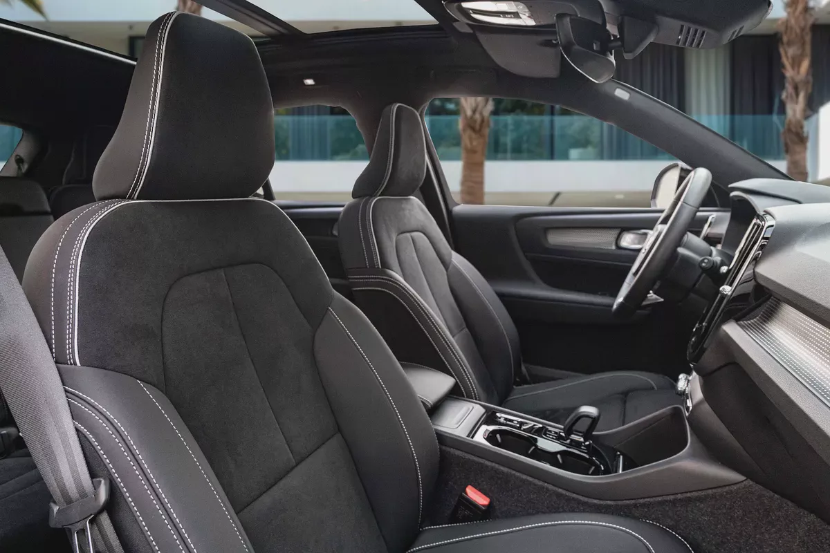 1,959 P.M |  XC40 B4 Ultimate Dark | 0% Downpayment | 2028 WARRANTY-10-10