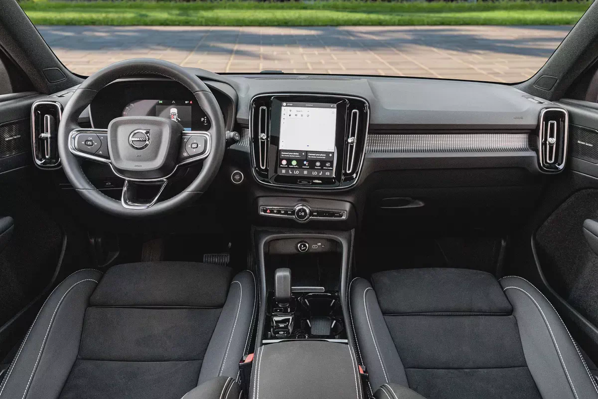 1,959 P.M |  XC40 B4 Ultimate Dark | 0% Downpayment | 2028 WARRANTY-7-7