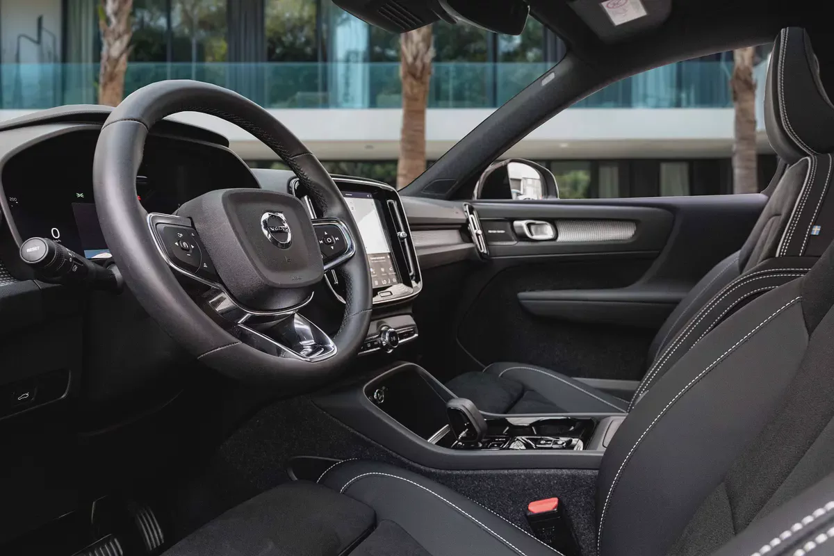 1,959 P.M |  XC40 B4 Ultimate Dark | 0% Downpayment | 2028 WARRANTY-8-8