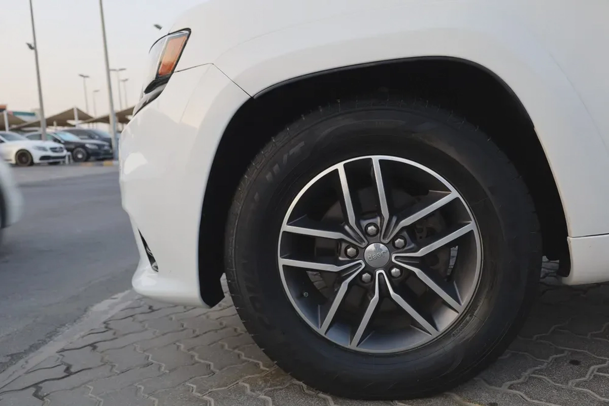 Used Jeep Grand Cherokee L 3.6L Limited 2017-2-2