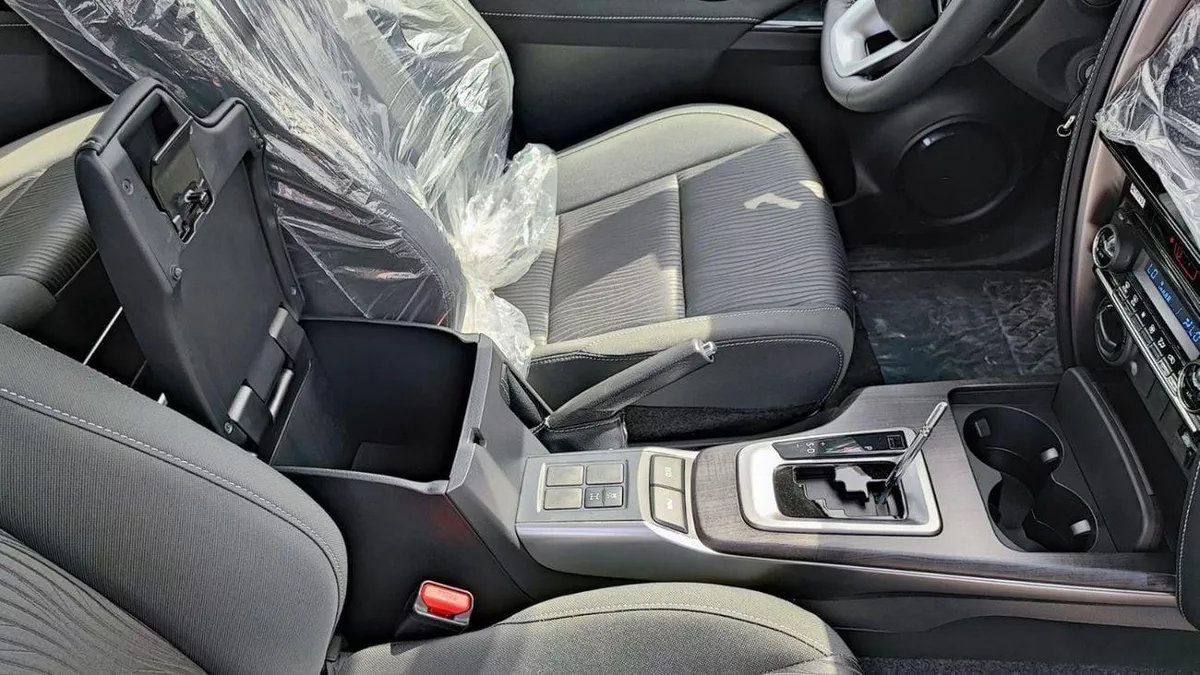 Toyota Fortuner  Toyota Fortuner || 2.7L V4 Petrol || Climate Control || Only for Africa Special Price-11-0