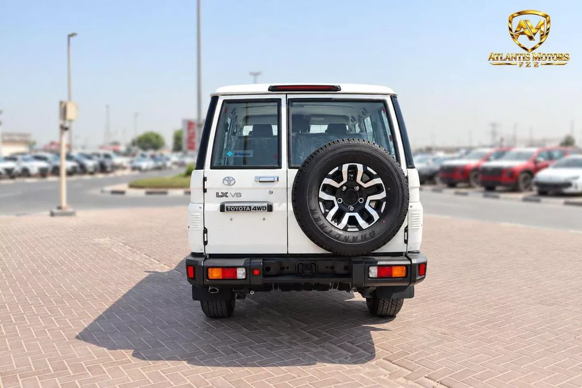 Toyota Land Cruiser 70 LC76 LX-4-0