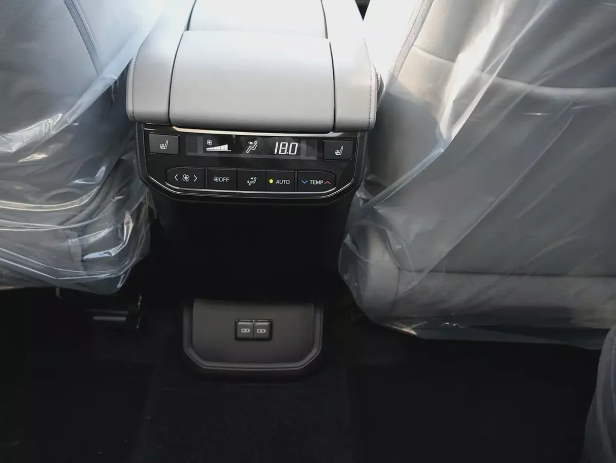 2026 TOYOTA HIGHLANDER LIMITED 2.5L HEV AWD GCC BRAND NEW 0KM-15-15