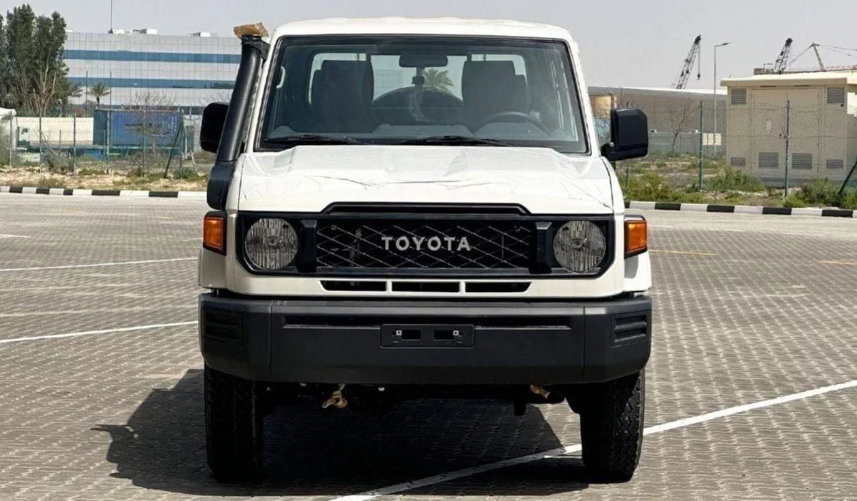 Toyota Land Cruiser Pick Up LAND CRUISER LC79 DC 4.2L V6 DIESEL MT-1-0