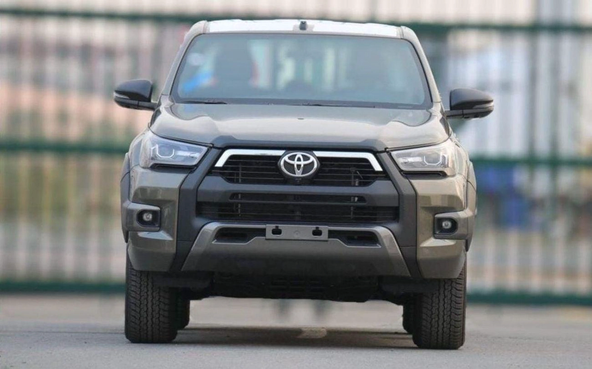 Toyota Hilux TOYOTA HILUX ADVENTURE PETROL 4.0L-1-0