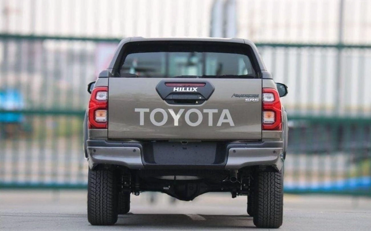 Toyota Hilux TOYOTA HILUX ADVENTURE PETROL 4.0L-6-0
