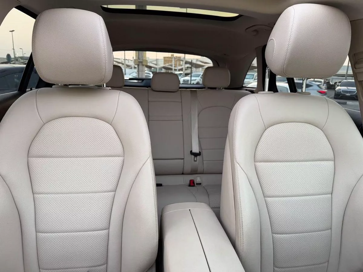 For sale Mercedes-Benz GLC 300 I (X253) Facelift, 2.0 l, 2022 in UAE, Sharjah-8-8
