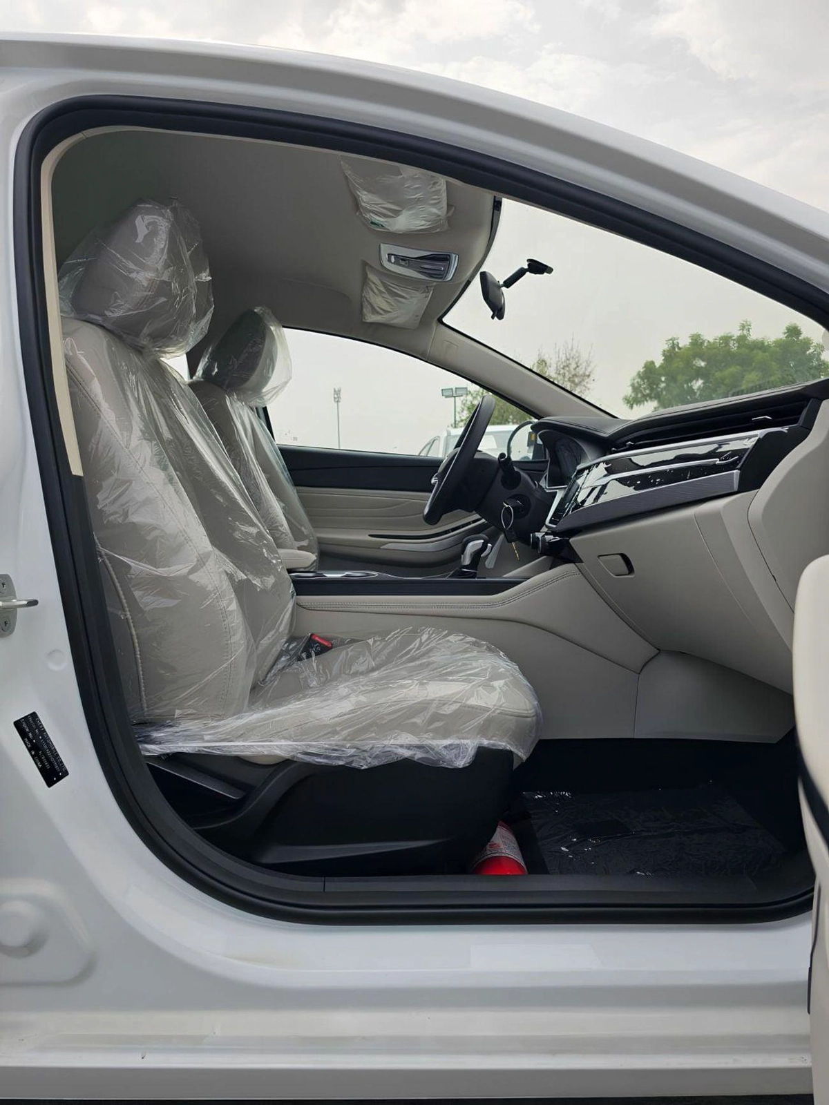 Chery Arrizo 5 ARRIZO 5 1.5L PETROL STANDARD || 1.5L PETROL V4 | FABRIC SEATS | KEY START | RAER PARKING SENSOR (CODE # TARZ)-10-0