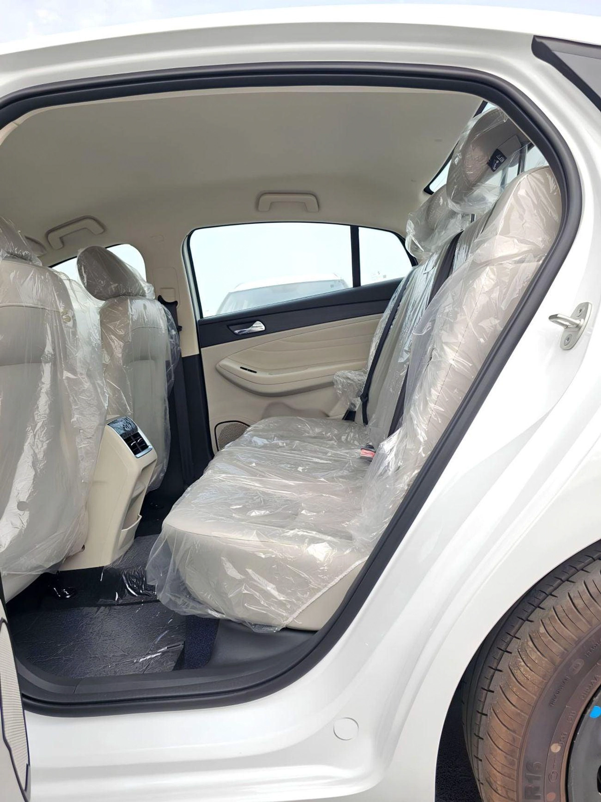 Chery Arrizo 5 ARRIZO 5 1.5L PETROL STANDARD || 1.5L PETROL V4 | FABRIC SEATS | KEY START | RAER PARKING SENSOR (CODE # TARZ)-11-0