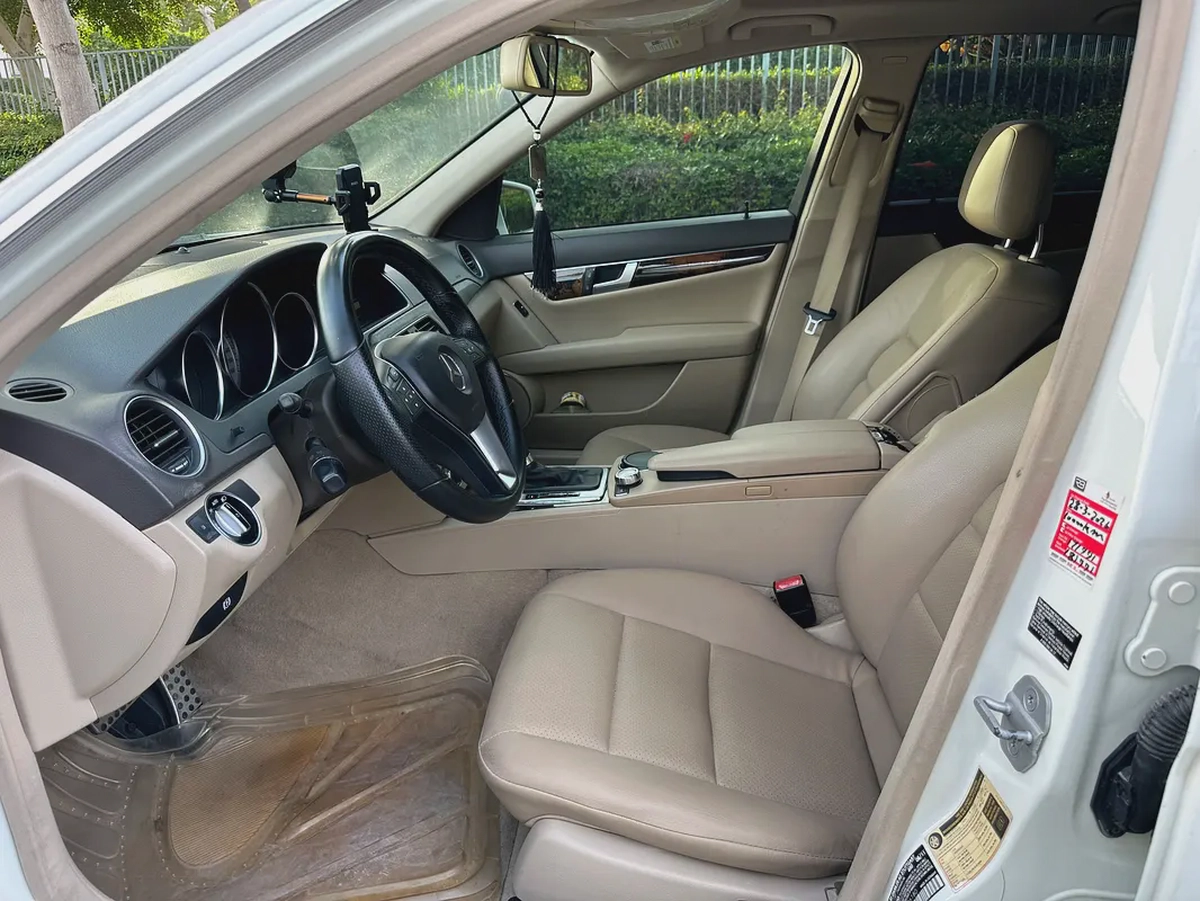 Mercedes-Benz C-Class C250 2012 - American Specs-9-9