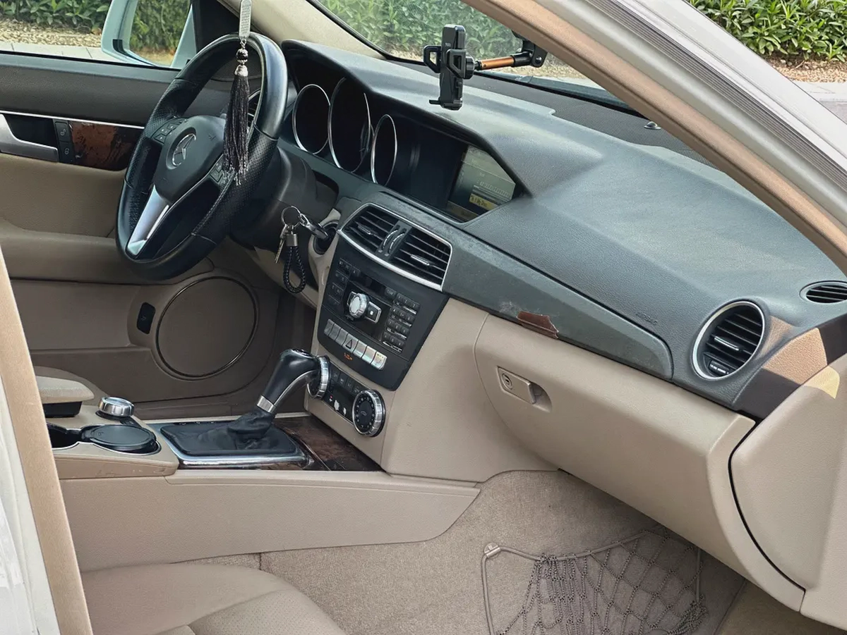 Mercedes-Benz C-Class C250 2012 - American Specs-6-6