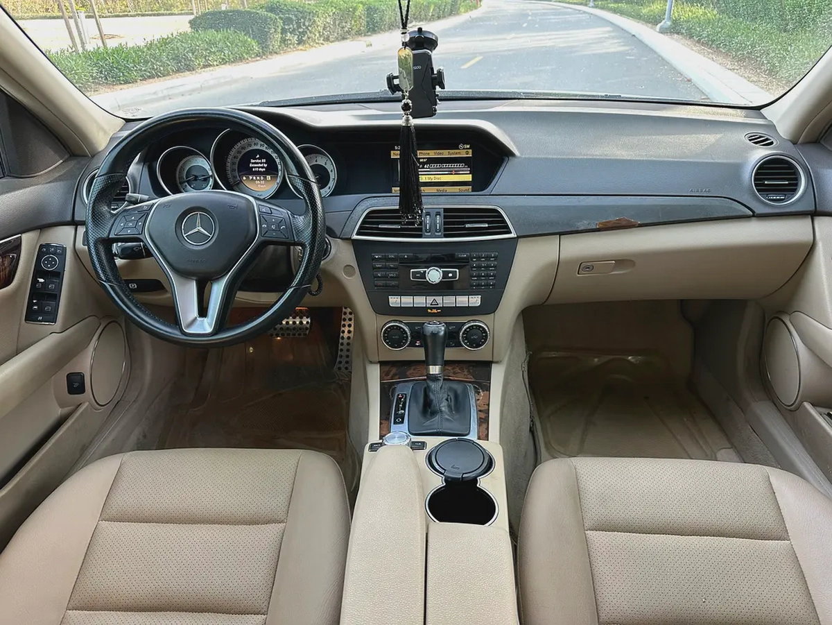 Mercedes-Benz C-Class C250 2012 - American Specs-8-8