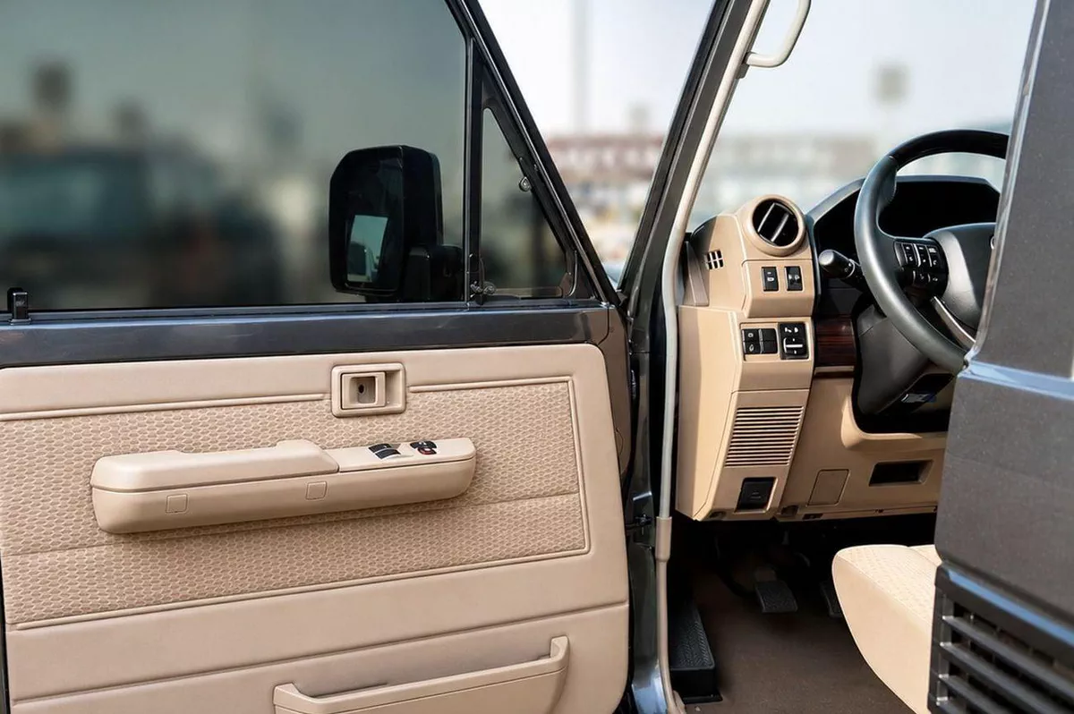 Toyota Land Cruiser Pick Up LC79 2.8 DIESEL MANUAL 2 DOOR-4-0